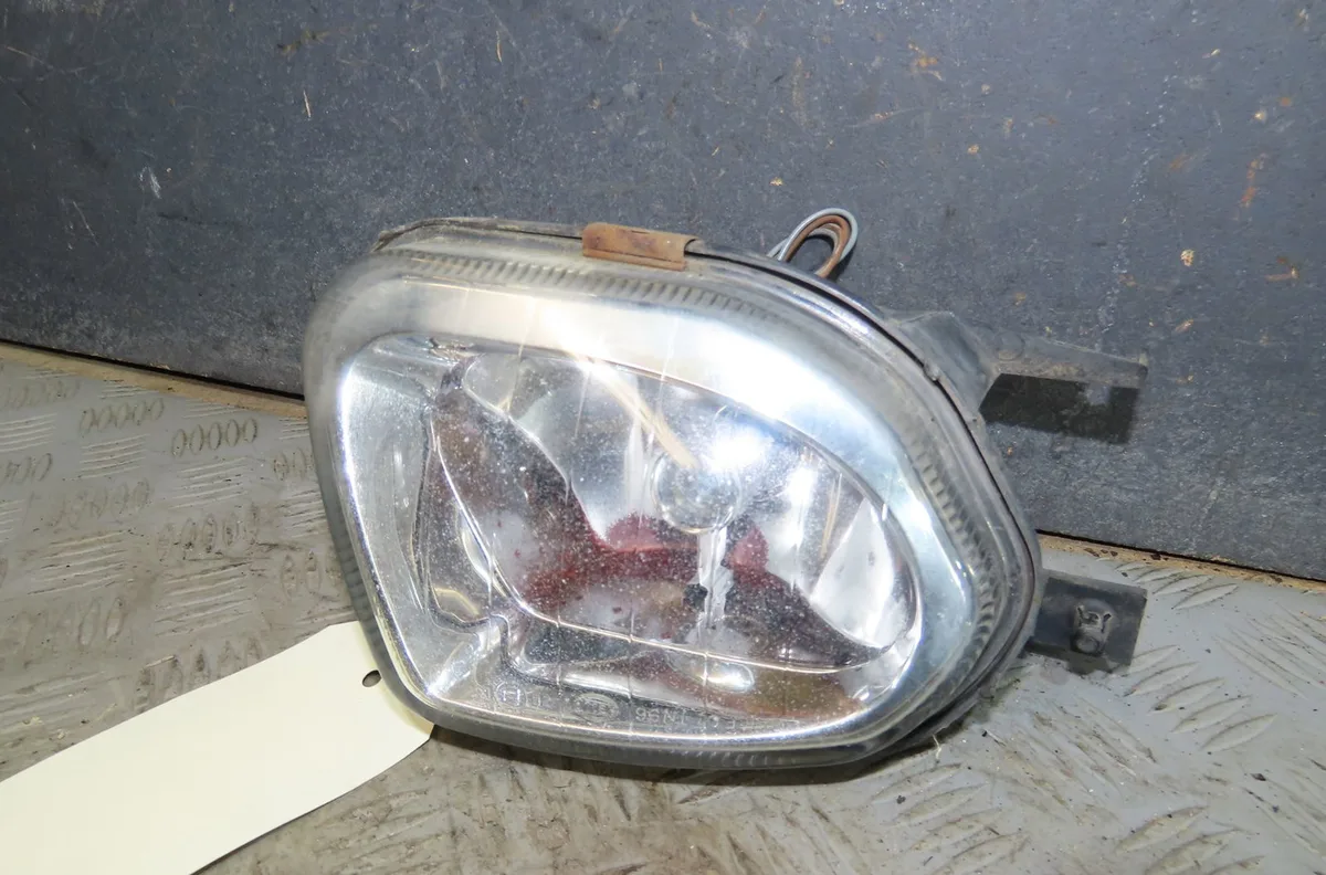 Phare antibrouillard avant droit Mercedes-benz CLASSE E (W211) E 320 cdi (211.026) (2002-2008) occasion