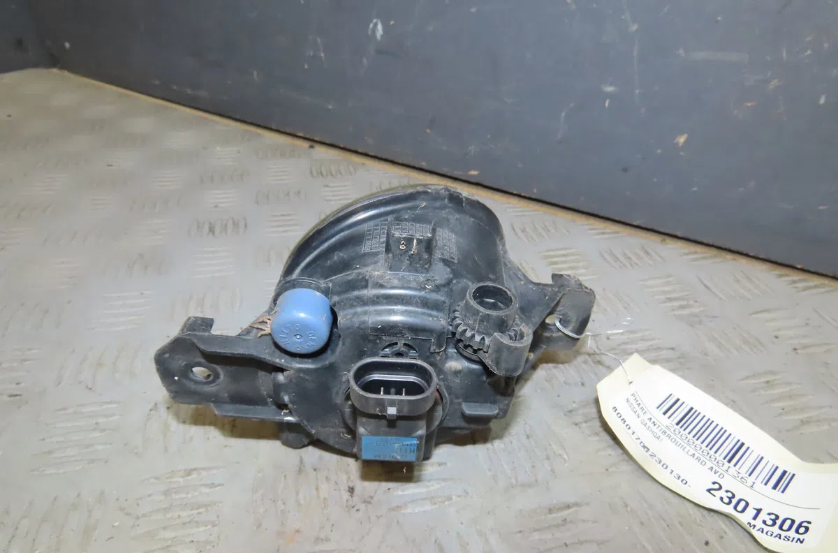 Phare antibrouillard avant droit NISSAN QASHQAI occasion