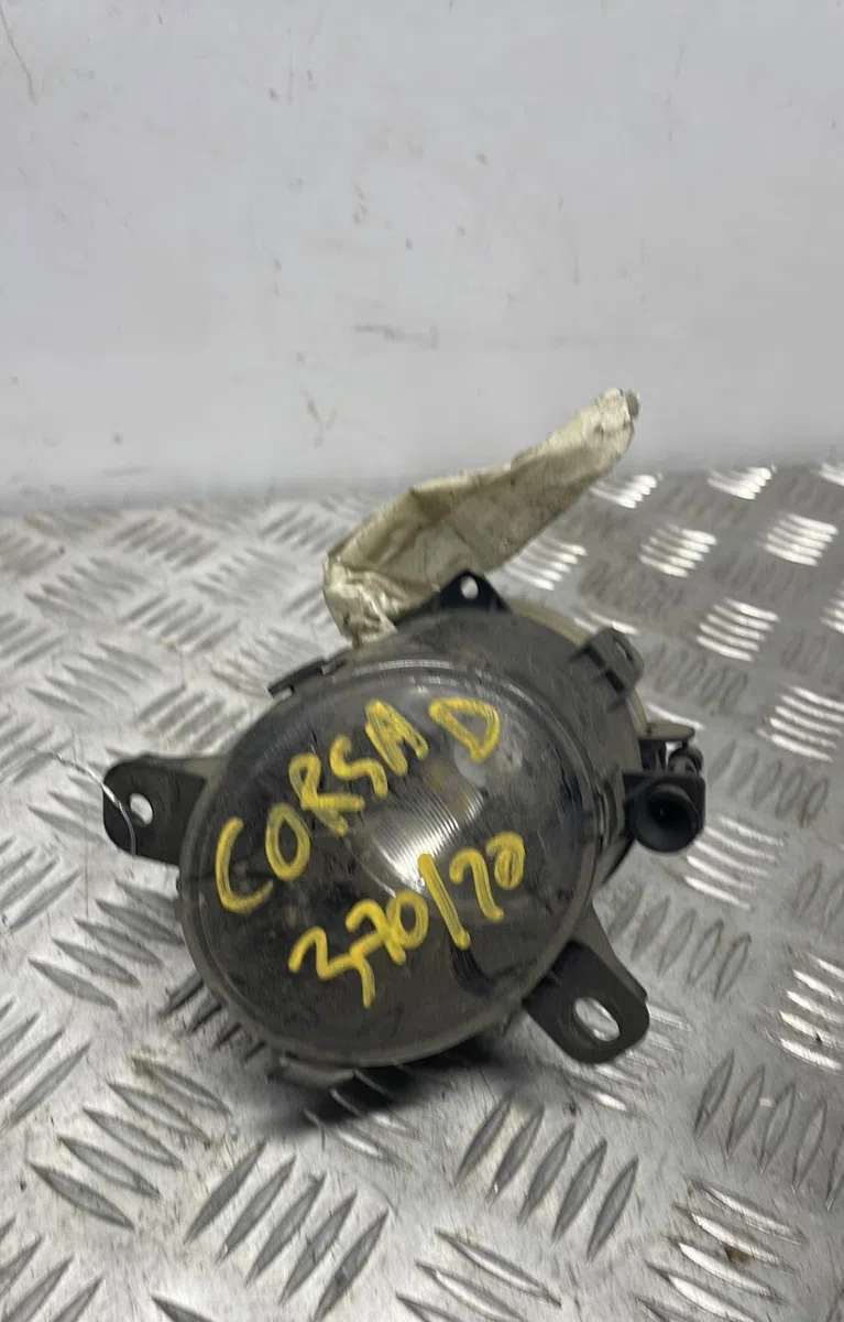 Phare antibrouillard avant droit OPEL CORSA D PHASE 2 occasion