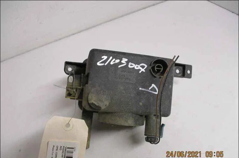 Phare antibrouillard avant droit OPEL CORSA III occasion