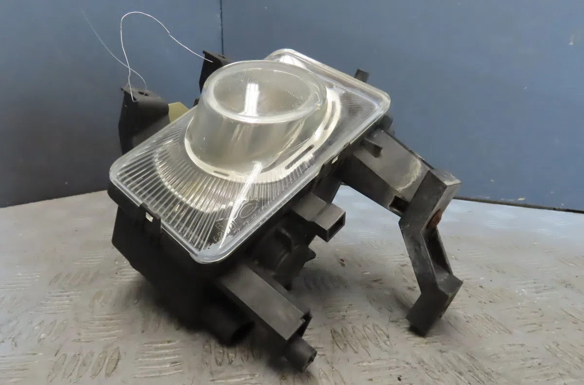 Phare antibrouillard avant droit OPEL ZAFIRA 2005 occasion