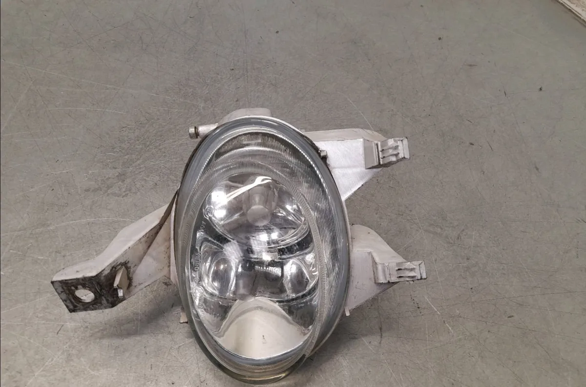 Phare antibrouillard avant droit Peugeot 206 (2L_, 2M_) 1.4 hdi eco 70 (2009-2013) 5 portes occasion