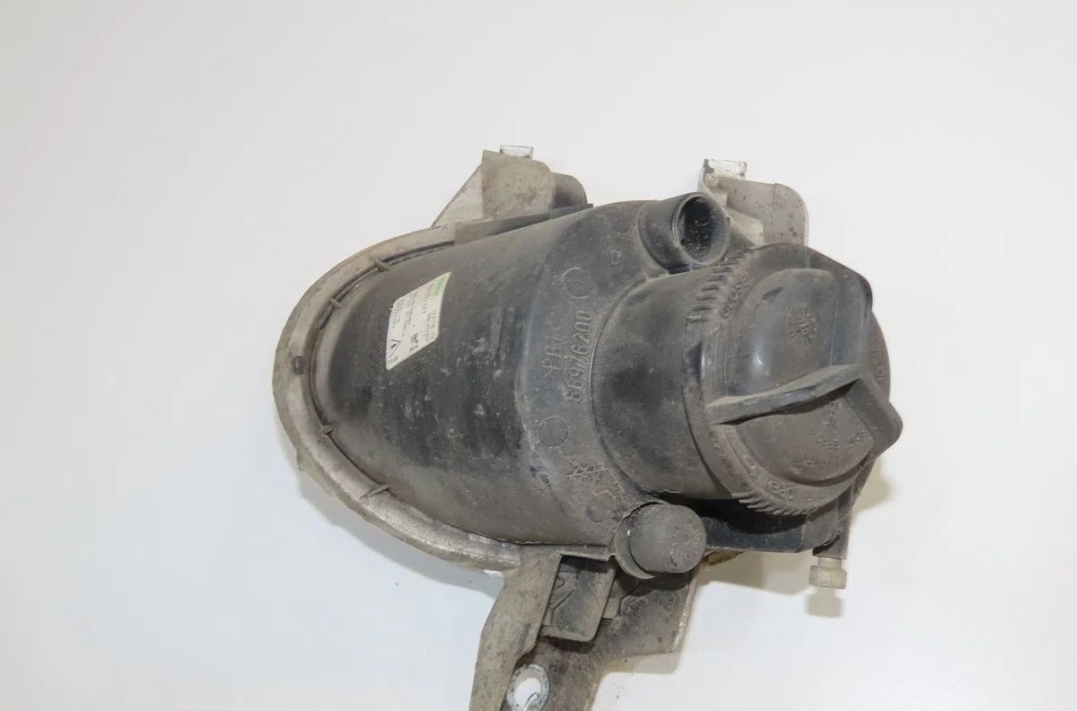 Phare antibrouillard avant droit Peugeot 206 3-5 portes (2A-C) 1.4 i (1998-2012) 3 portes occasion