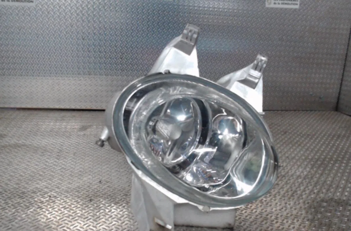 Phare antibrouillard avant droit Peugeot 206 3-5 portes (2A-C) 1.9 d (1998-2001) 5 portes occasion