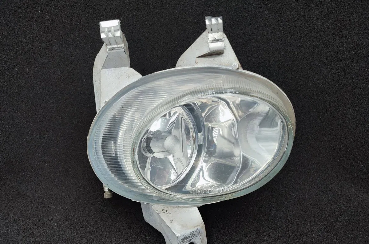 Phare antibrouillard avant droit PEUGEOT 206 PHASE 1 CABRIOLET occasion