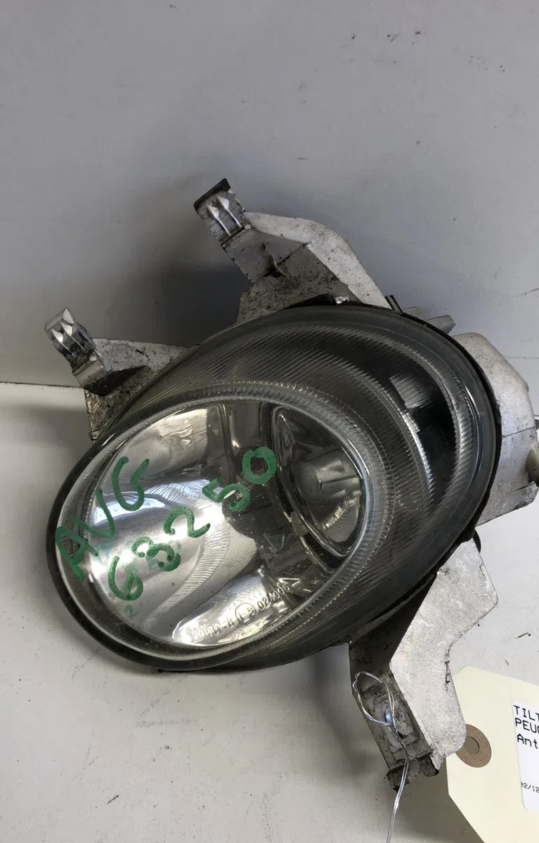 Phare antibrouillard avant droit Peugeot 206 SW (2E-K) 1.4 16v (2003) occasion