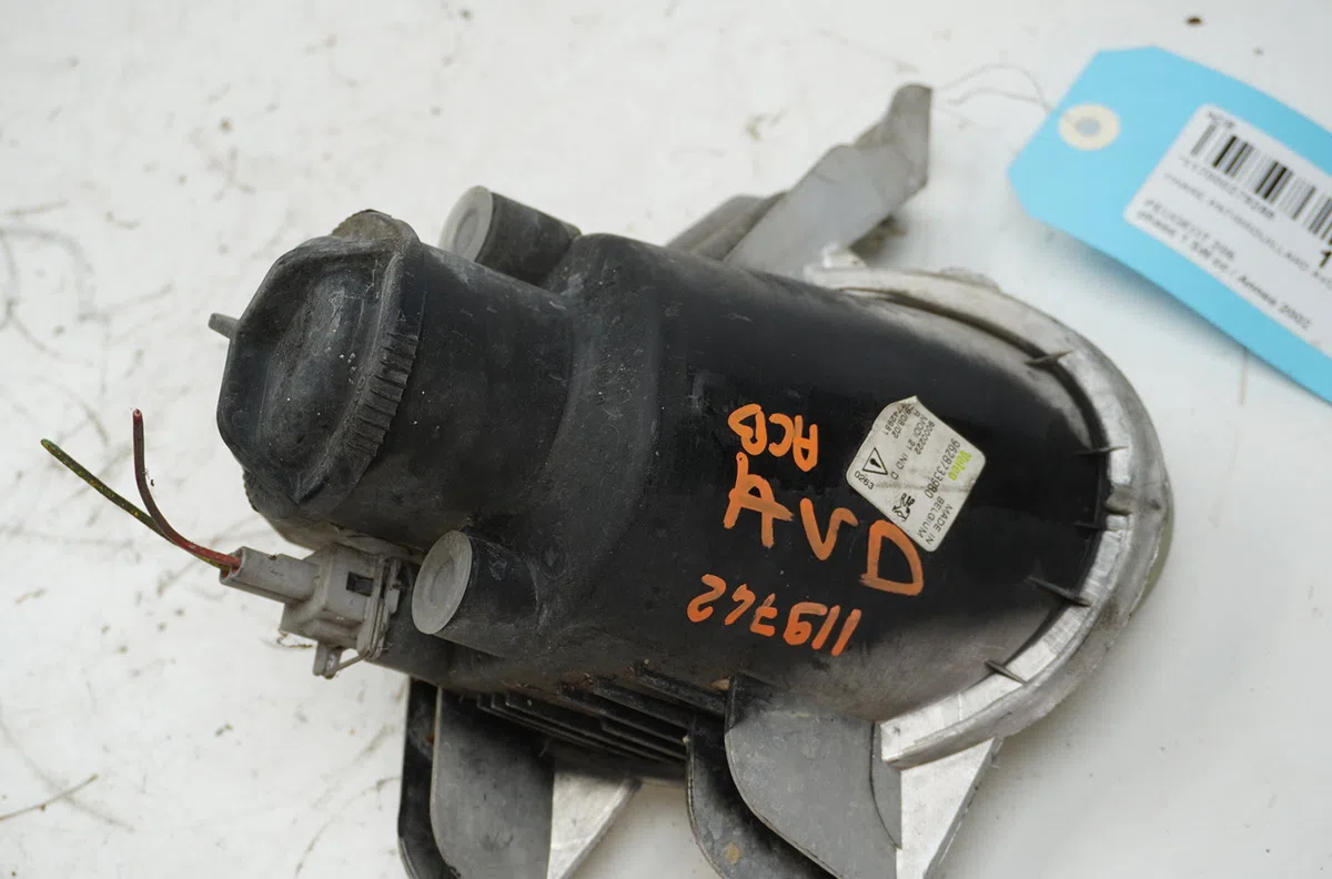 Phare antibrouillard avant droit Peugeot 206 SW (2E-K) 1.6 16v (2002) occasion