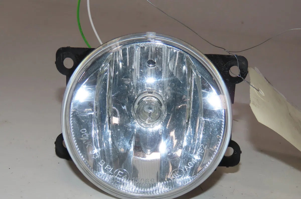 Phare antibrouillard avant droit Peugeot 208 I (CA_, CC_) 1.2 puretech 82 (2018) occasion