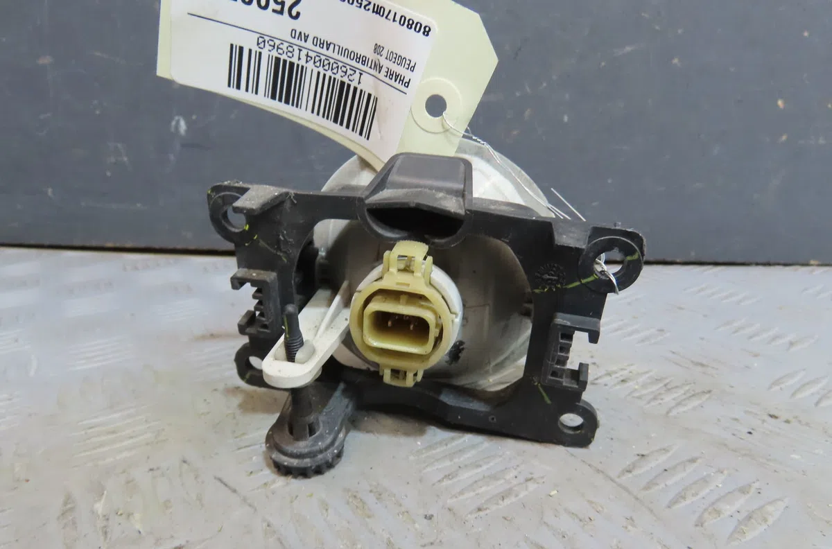 Phare antibrouillard avant droit Peugeot 208 I (CA_, CC_) 1.2 vti 68 - puretech 68 (2016) 5 portes occasion