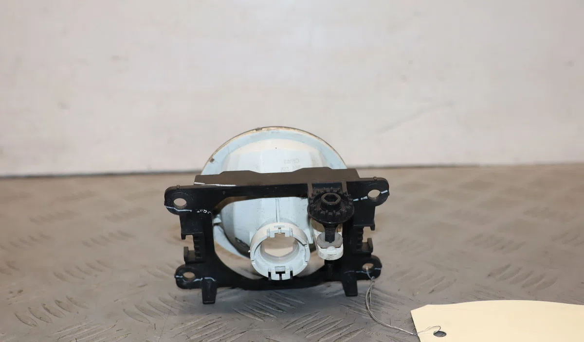Phare antibrouillard avant droit Peugeot 208 I (CA_, CC_) 1.6 (2012) occasion