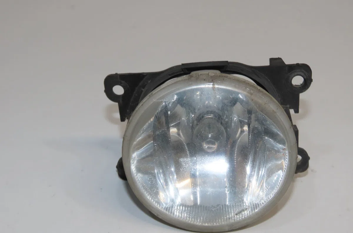 Phare antibrouillard avant droit Peugeot 208 I (CA_, CC_) 1.6 hdi (2012) 5 portes occasion