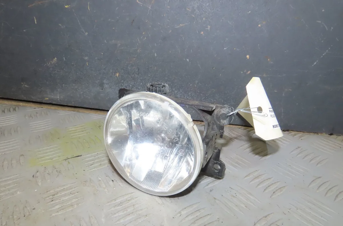 Phare antibrouillard avant droit Peugeot 208 I (CA_, CC_) 1.6 hdi - bluehdi 75 (2013) 5 portes occasion