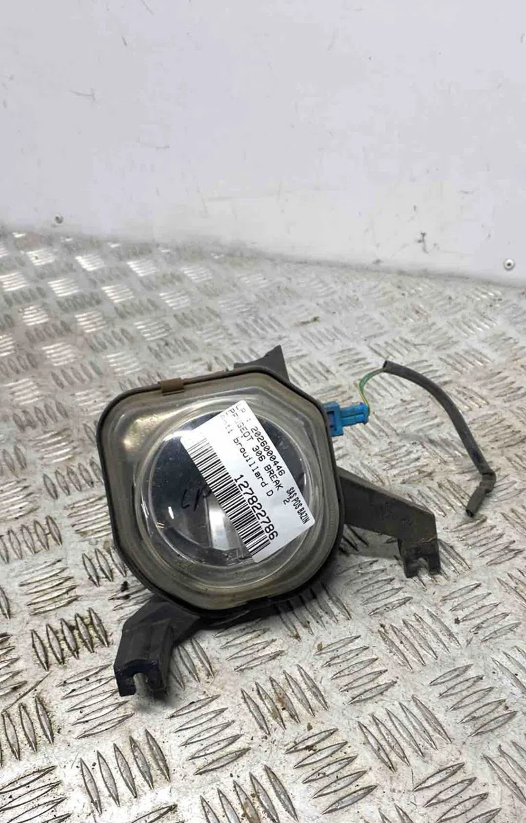 Phare antibrouillard avant droit PEUGEOT 306 BREAK occasion