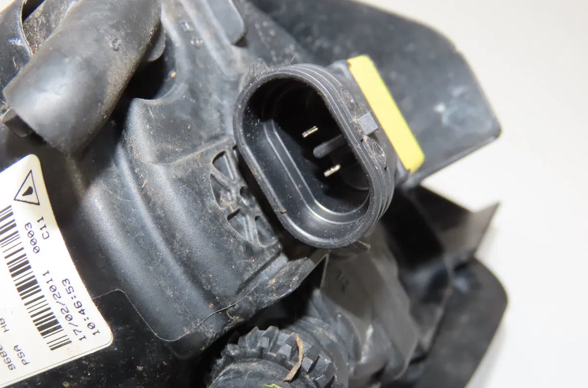 Phare antibrouillard avant droit Peugeot 308 I (4A_, 4C_) 1.6 hdi (2007-2014) 5 portes occasion