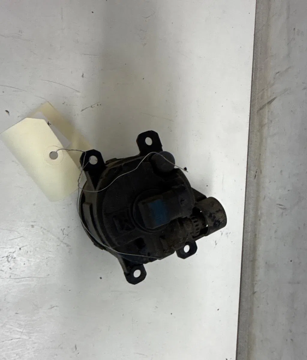 Phare antibrouillard avant droit Peugeot 308 SW II (LC_, LJ_, LR_, LX_, L4_) 1.6 hdi - bluehdi 115 (lcbhxm, lcbhxt) (201