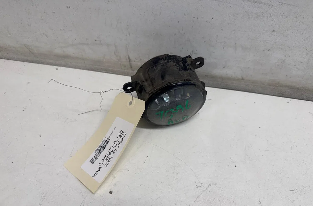 Phare antibrouillard avant droit Peugeot 308 SW II (LC_, LJ_, LR_, LX_, L4_) 1.6 hdi - bluehdi 115 (lcbhxm, lcbhxt) (201