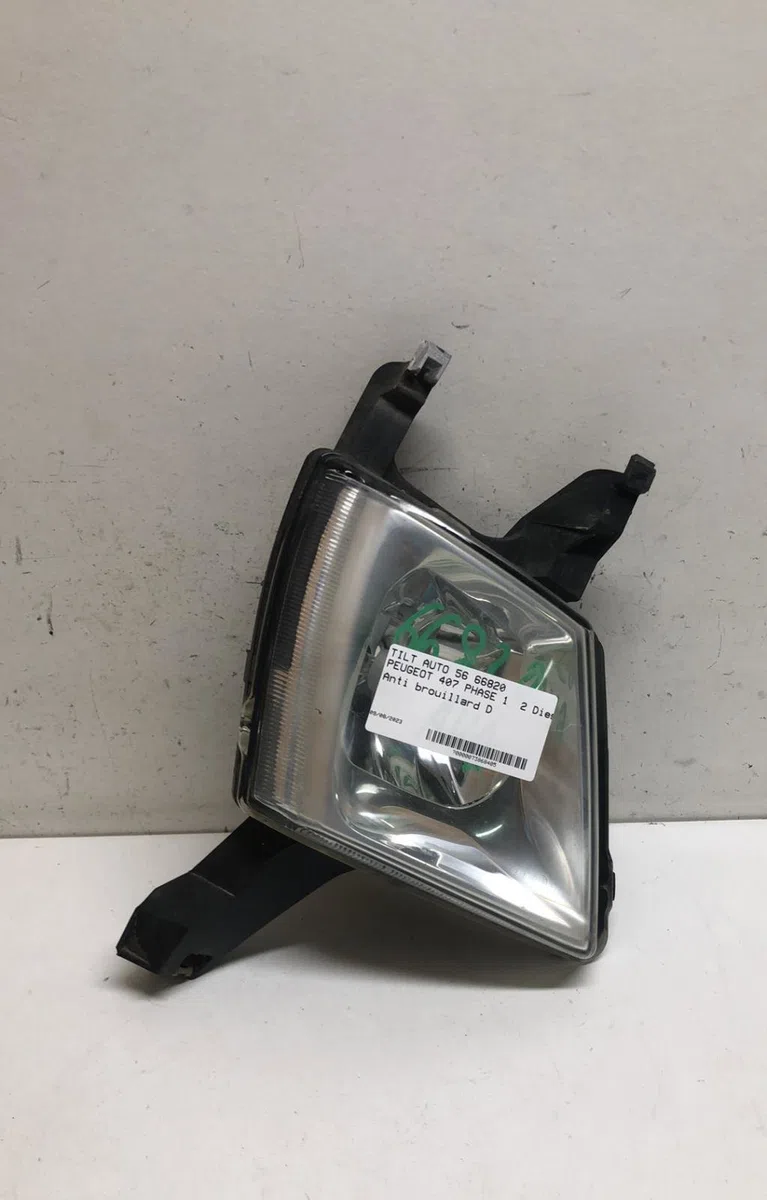 Phare antibrouillard avant droit Peugeot 407 (6D_) 2.0 hdi 135 (6drhrh, 6drhre, 6drhrg, 6drhrj) (2004-2010) 4 portes occ