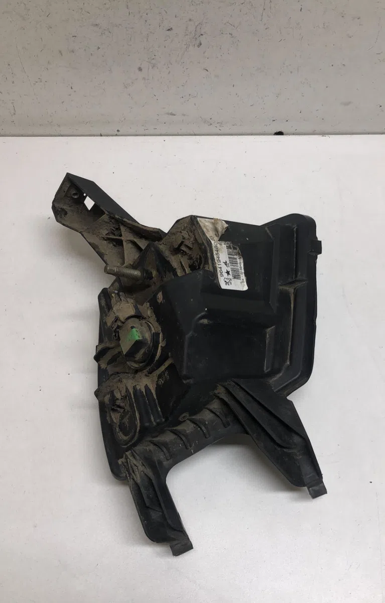 Phare antibrouillard avant droit Peugeot 407 (6D_) 2.0 hdi 135 (6drhrh, 6drhre, 6drhrg, 6drhrj) (2004-2010) 4 portes occ