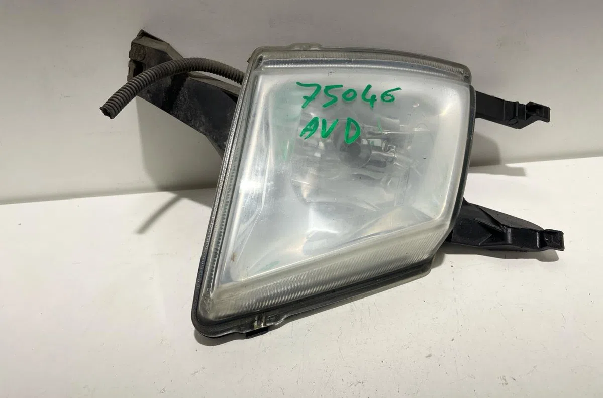 Phare antibrouillard avant droit Peugeot 407 SW (6E_) 2.0 hdi 135 (2004-2010) occasion
