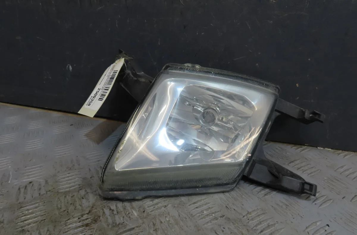 Phare antibrouillard avant droit Peugeot 407 SW (6E_) 2.0 hdi (2008-2010) occasion