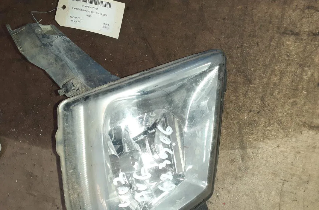 Phare antibrouillard avant droit Peugeot 407 SW (6E_) 2.2 hdi 170 (2006-2010) occasion