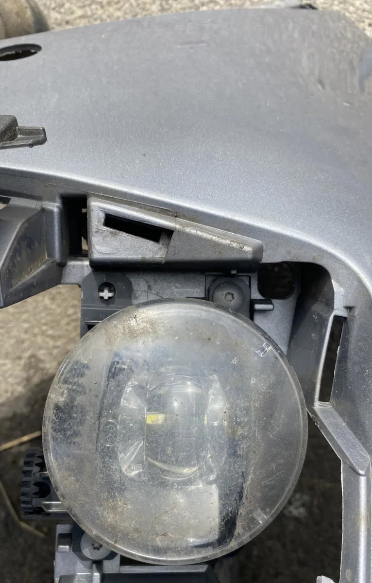 Phare antibrouillard avant droit PEUGEOT 5008 2 PHASE 1 occasion