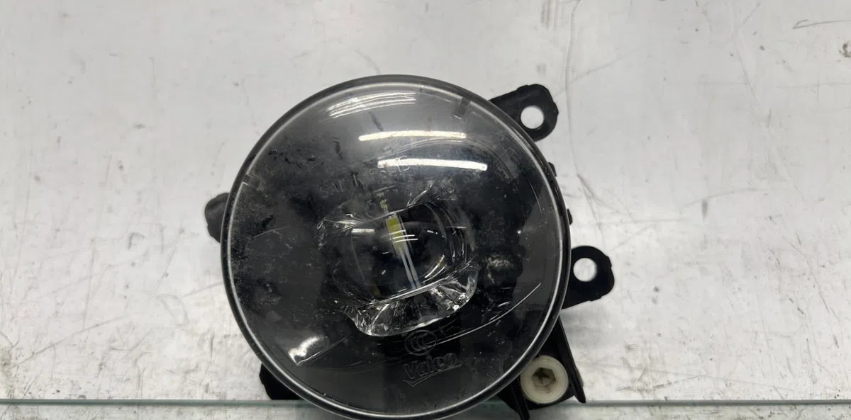 Phare antibrouillard avant droit RENAULT CAPTUR 1 PHASE 2 occasion