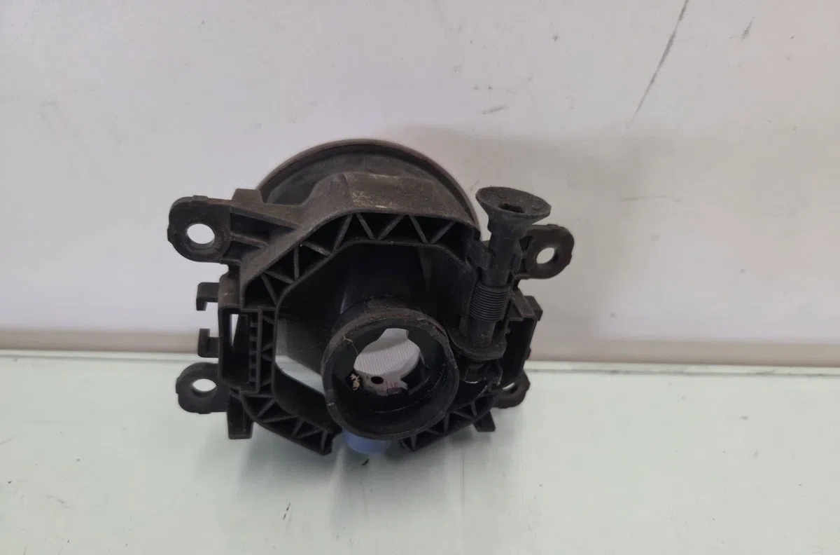 Phare antibrouillard avant droit RENAULT CLIO 4 PHASE 1 BREAK occasion