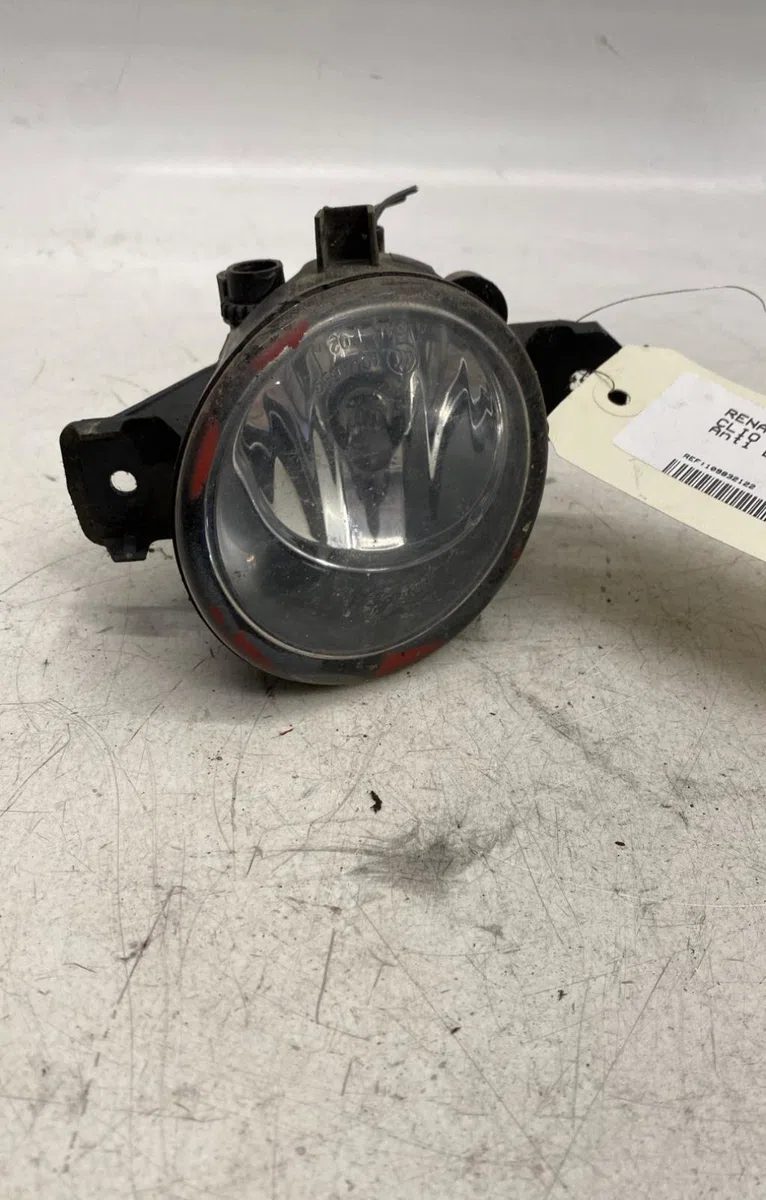 Phare antibrouillard avant droit Renault CLIO II (BB_, CB_) 1.2 16v (bb05, bb0w, bb11, bb27, bb2t, bb2u, bb2v, cb05,...