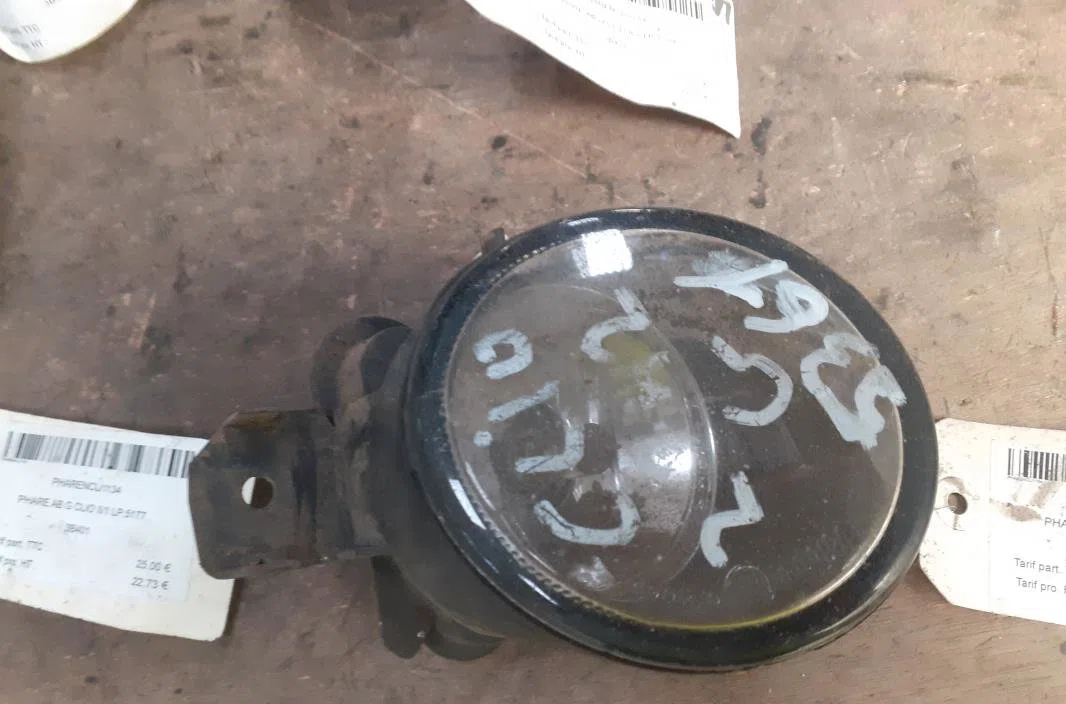 Phare antibrouillard avant droit Renault CLIO II (BB_, CB_) 1.5 dci (b-cb07) (2001-2009) 3 portes occasion