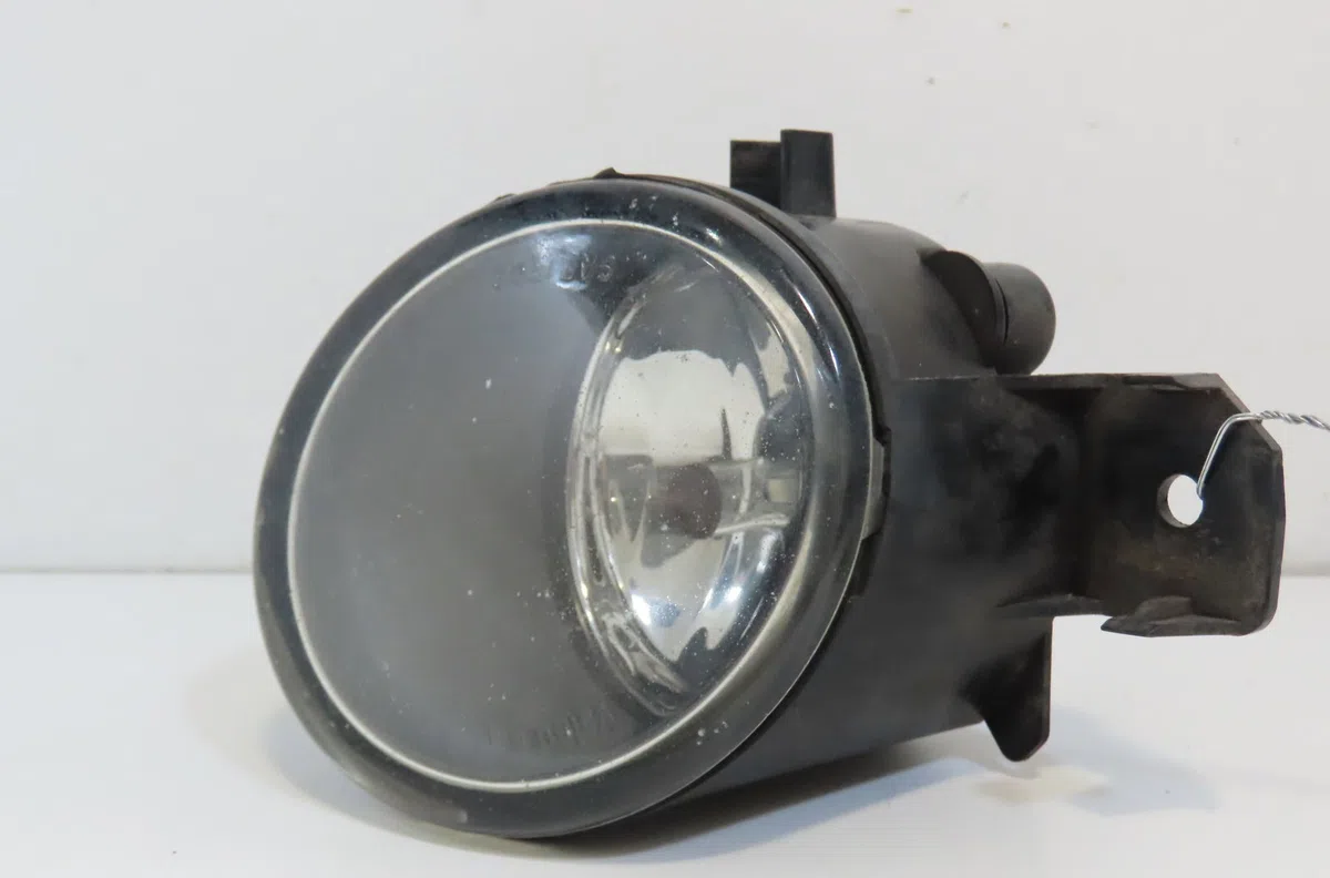 Phare antibrouillard avant droit Renault CLIO II (BB_, CB_) 1.6 16v (bb01, bb0h, bb0t, bb14, bb1d, bb1r, bb2kl, bb3g...