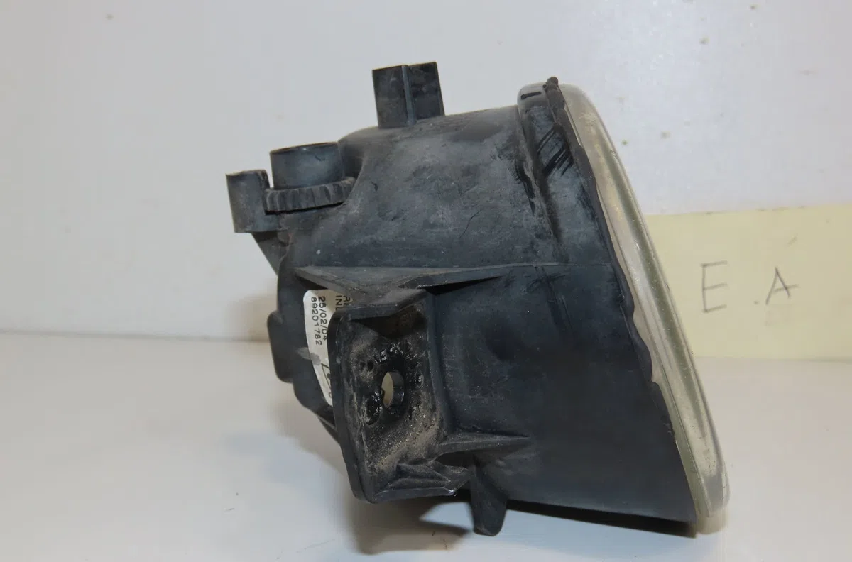Phare antibrouillard avant droit Renault CLIO II (BB_, CB_) 1.6 16v (bb01, bb0h, bb0t, bb14, bb1d, bb1r, bb2kl, bb3g... 