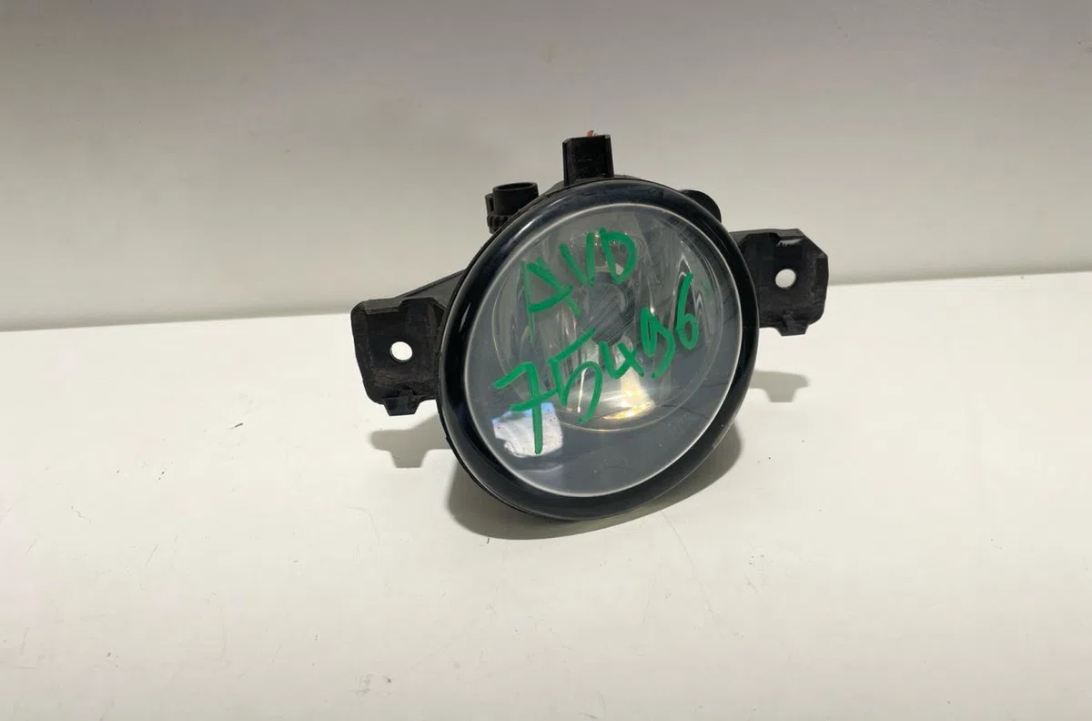 Phare antibrouillard avant droit Renault CLIO III (BR0-1, CR0-1) 1.2 16v (br02, br0j, br11, cr02, cr0j, cr11) (2005-2014