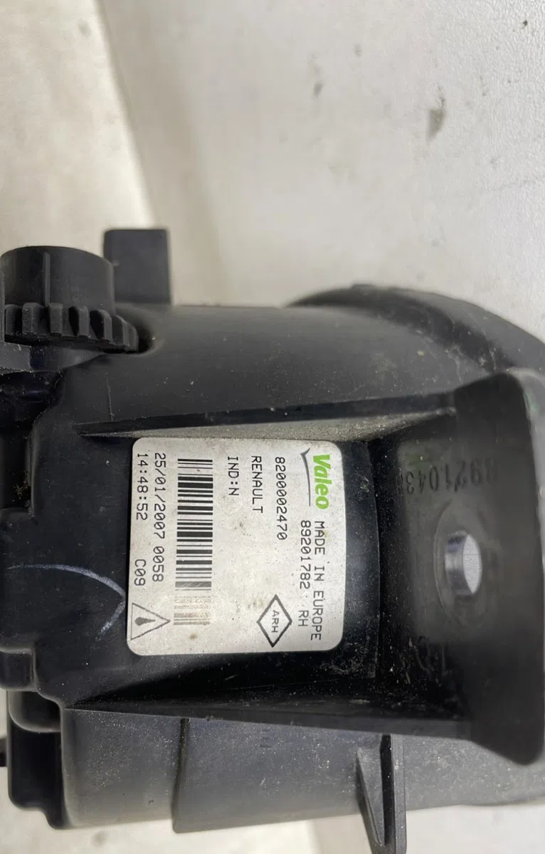 Phare antibrouillard avant droit Renault CLIO III (BR0-1, CR0-1) 1.4 16v (2005-2012) occasion
