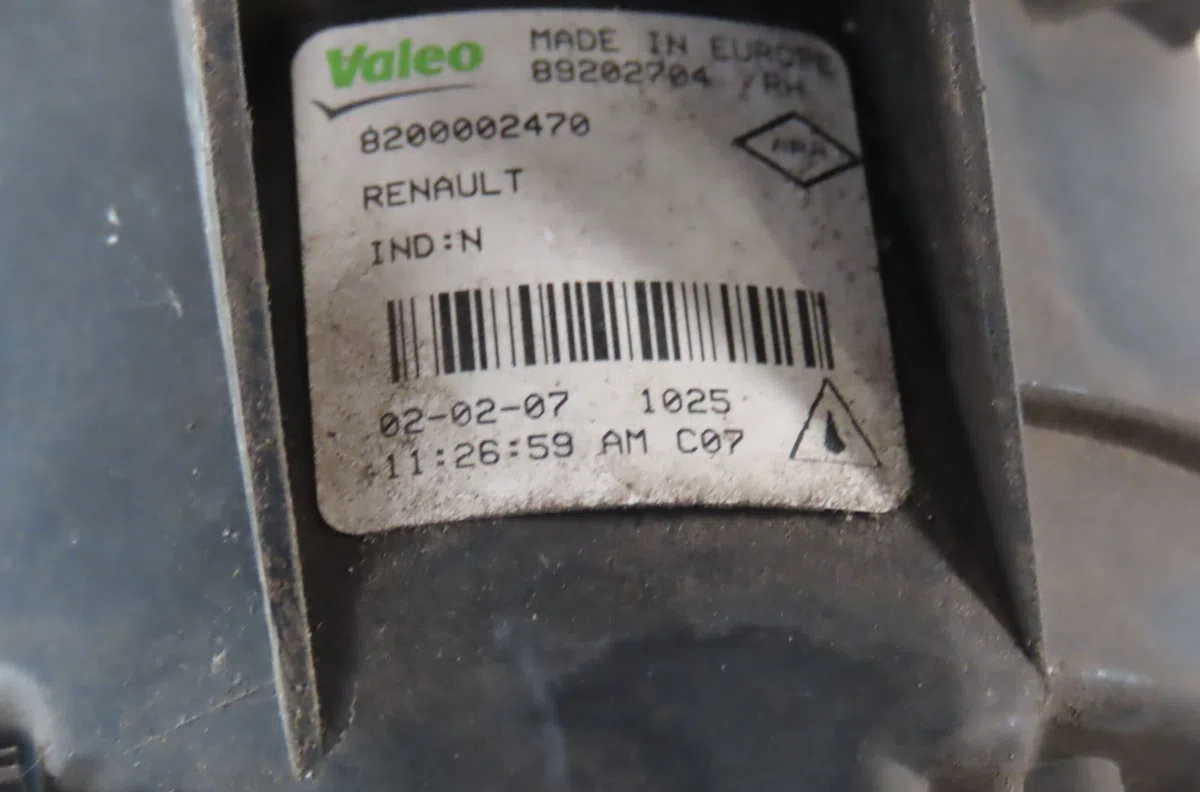Phare antibrouillard avant droit Renault CLIO III (BR0-1, CR0-1) 1.5 dci (br17, cr17) (2005-2012) 5 portes occasion