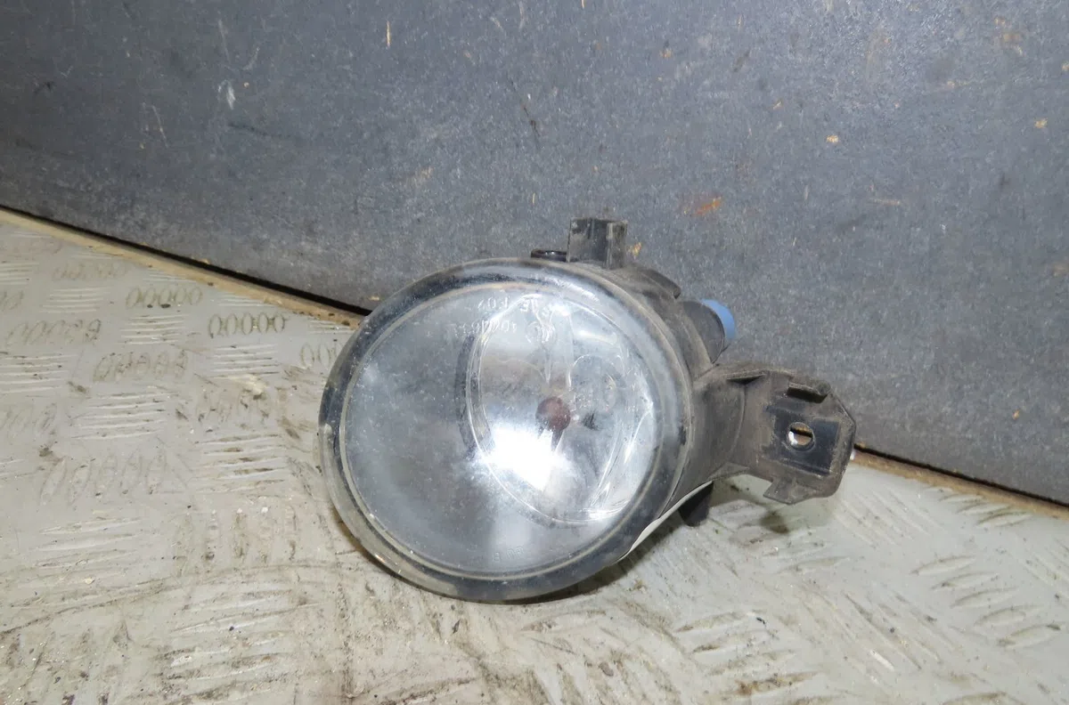 Phare antibrouillard avant droit Renault CLIO III (BR0-1, CR0-1) 1.5 dci (c-br0g, c-br1g) (2005-2012) 5 portes occasion