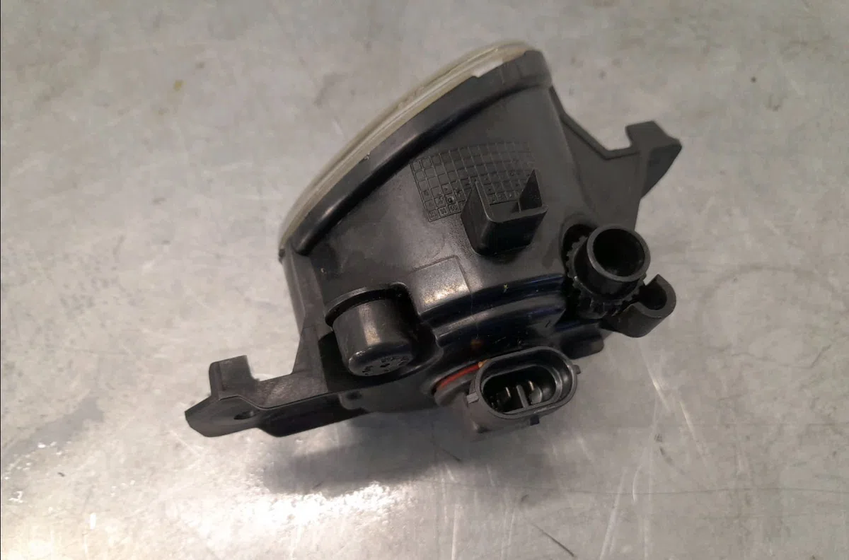 Phare antibrouillard avant droit Renault CLIO III (BR0-1, CR0-1) 1.6 16v (br05, br0b, br0y, br15, br1j, br1m, br1y, cr0b