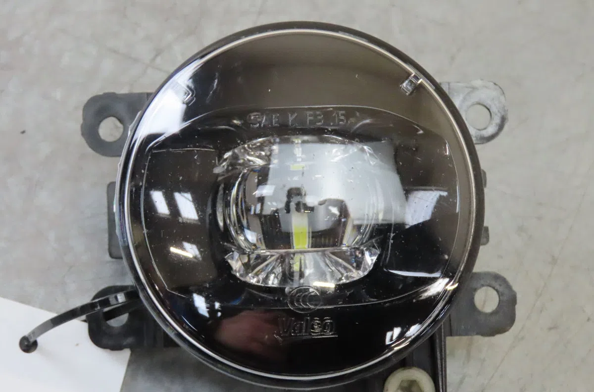 Phare antibrouillard avant droit Renault CLIO IV (BH_) 0.9 tce 90 (2012) 5 portes occasion