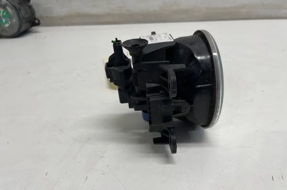 Phare antibrouillard avant droit Renault CLIO IV (BH_) 1.5 dci 75 (2012) 5 portes occasion