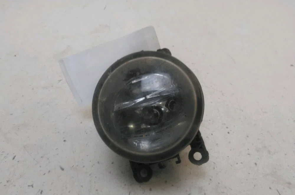 Phare antibrouillard avant droit Renault CLIO IV Grandtour (KH_) 1.5 dci 90 (khn3, khn4) (2012) 5 portes occasion