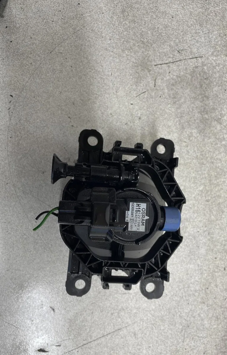 Phare antibrouillard avant droit Renault CLIO IV Grandtour (KH_) 1.5 dci 90 (khn3, khn4) (2012) 5 portes occasion