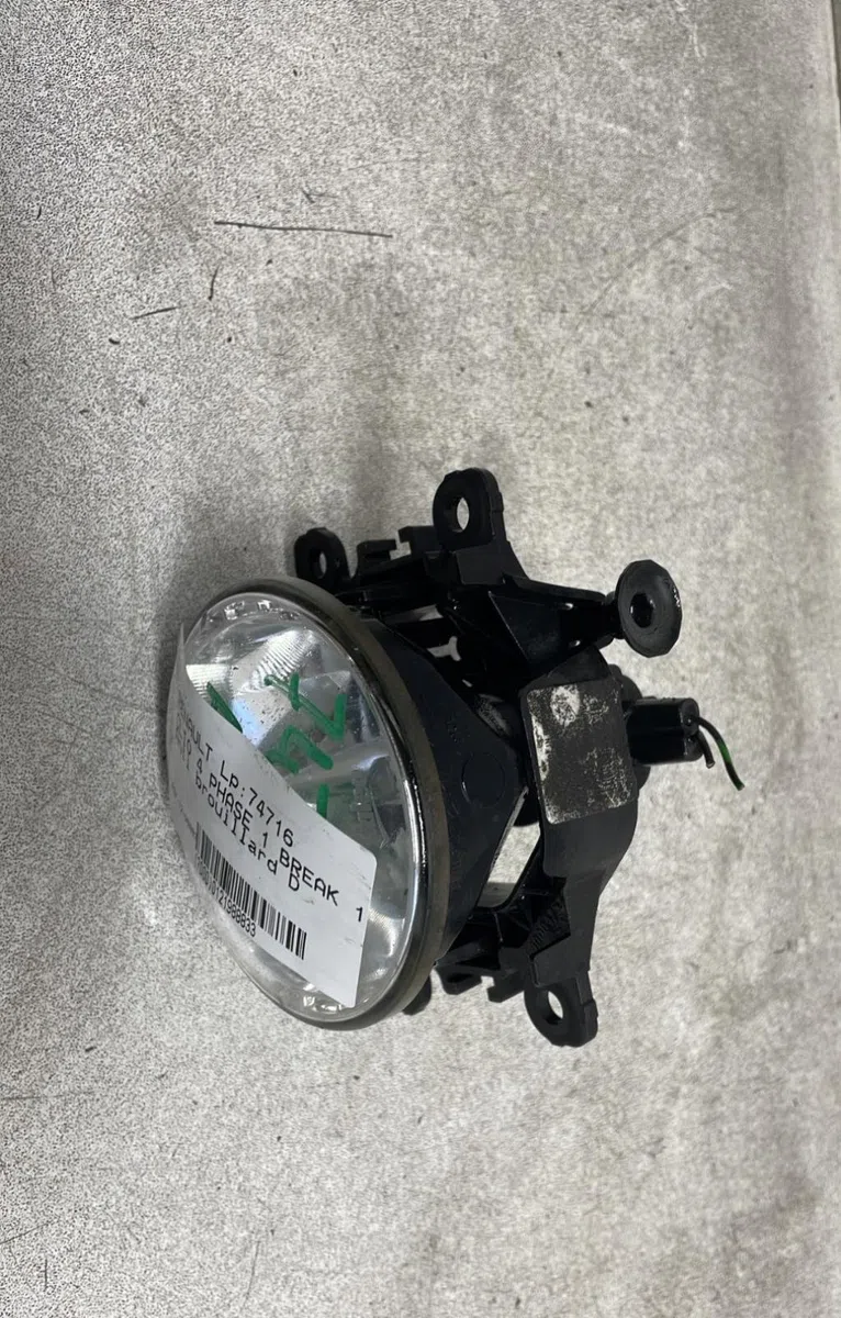 Phare antibrouillard avant droit Renault CLIO IV Grandtour (KH_) 1.5 dci 90 (khn3, khn4) (2012) 5 portes occasion