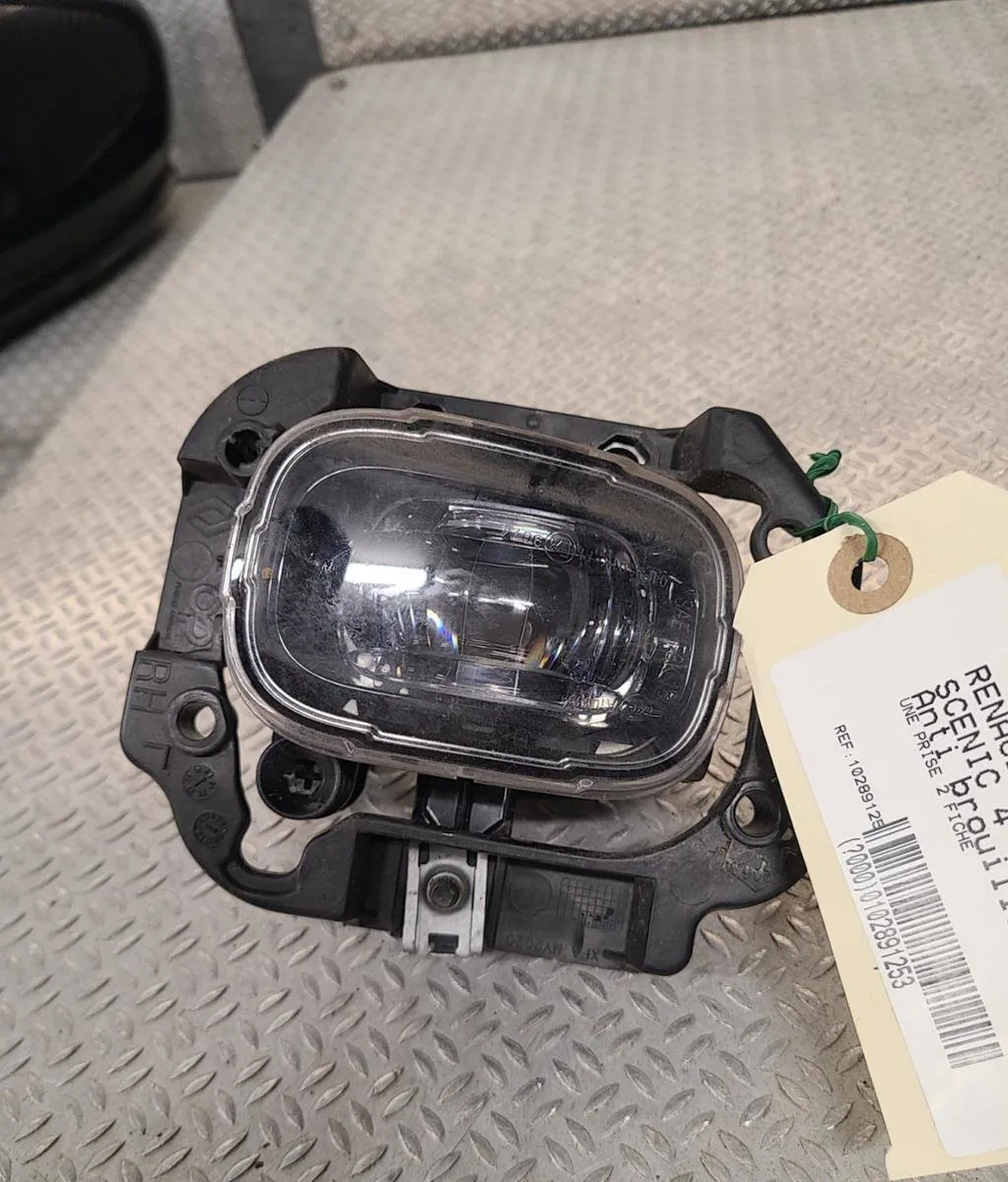 Phare antibrouillard avant droit RENAULT GRAND SCENIC 4 occasion