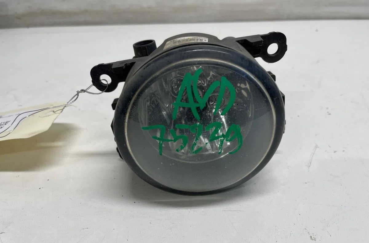 Phare antibrouillard avant droit Renault KANGOO Express (FW0-1_) 1.5 dci 75 (fw07, fw10, fw04) (2010) 4 portes occasion