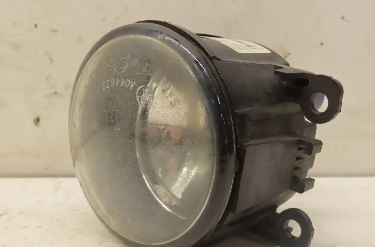 Phare antibrouillard avant droit Renault LAGUNA III (BT0-1) 2.0 dci (bt01, bt08, bt09, bt0e, bt0k, bt12, bt1c, bt1d,... 