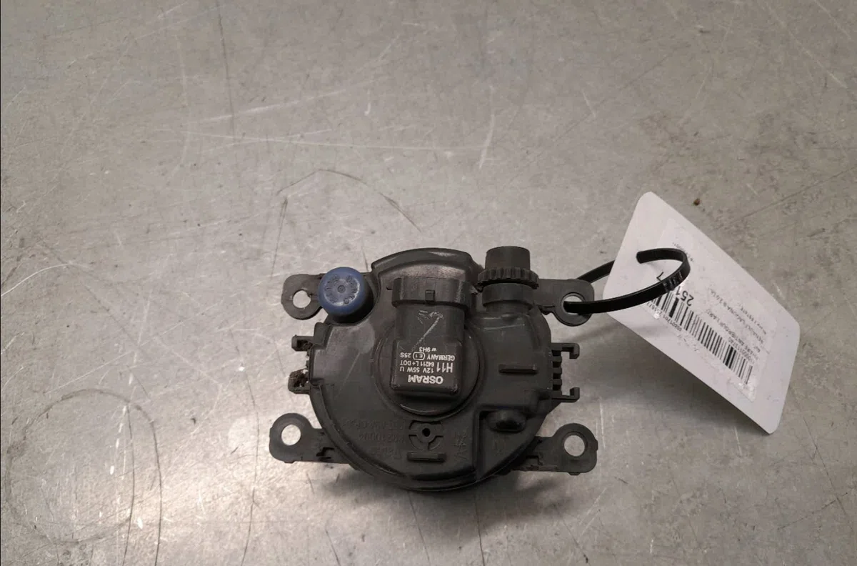 Phare antibrouillard avant droit Renault LAGUNA III Grandtour (KT0-1) 2.0 dci (kt07, kt0j, kt14, kt1a, kt1s) (2007-2015)