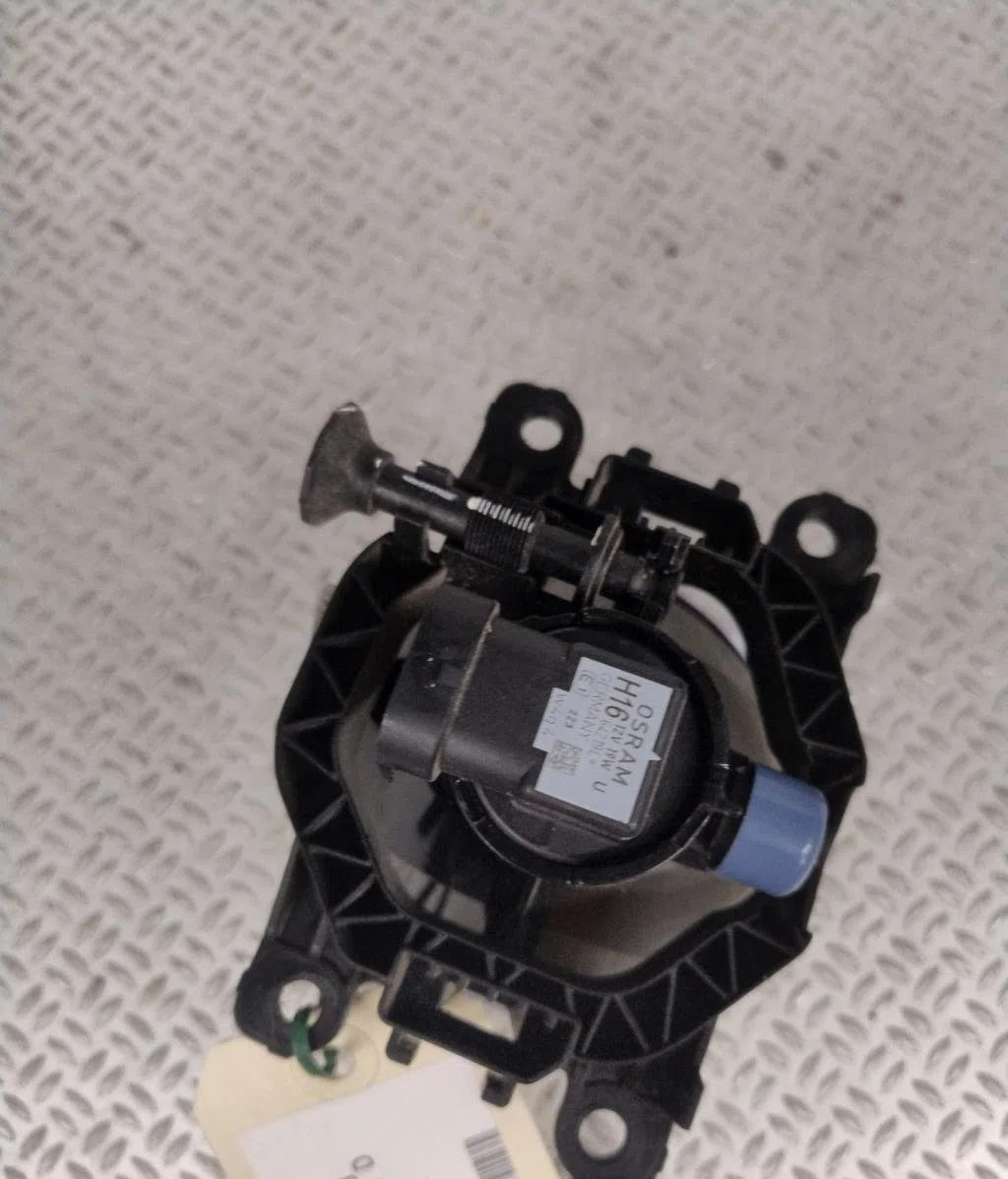 Phare antibrouillard avant droit Renault MASTER III Camion plate-forme-Châssis (EV, HV, UV) 2.3 dci 145 fwd (ev0e, ev0f,