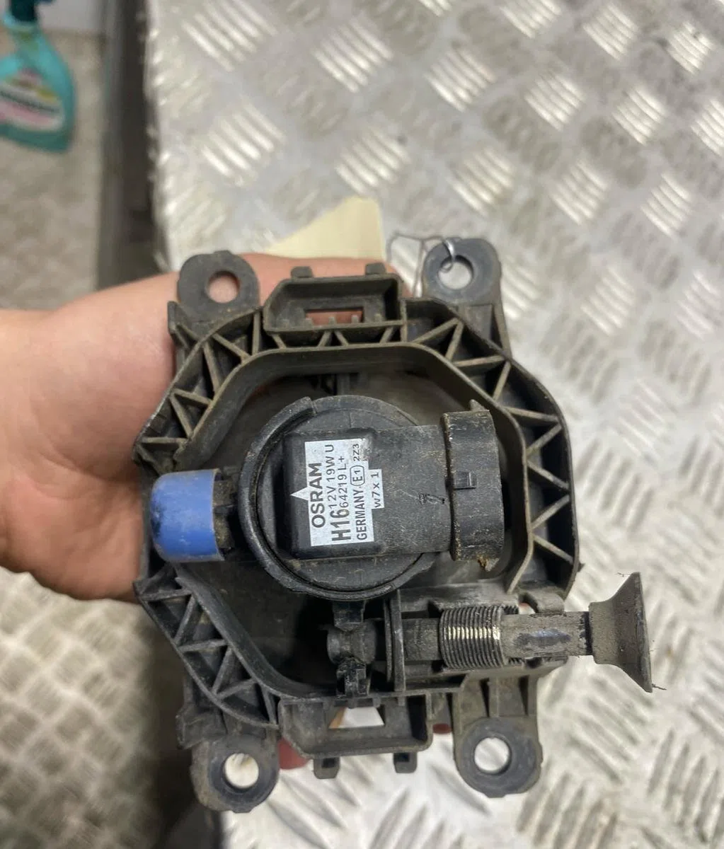 Phare antibrouillard avant droit RENAULT MEGANE 4 PHASE 1 BREAK occasion