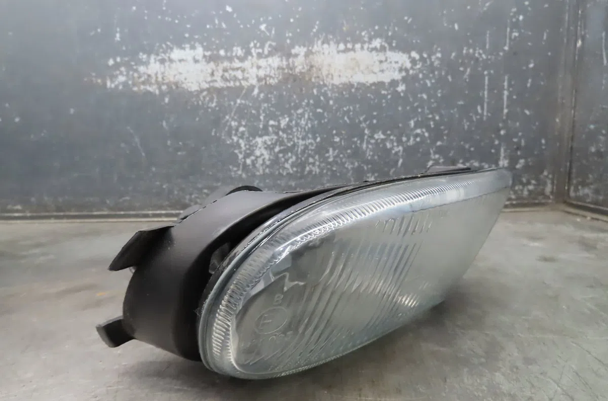 Phare antibrouillard avant droit Renault MEGANE I (BA0-1_) 1.9 tdi (1996-2003) occasion