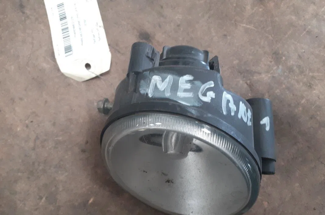 Phare antibrouillard avant droit Renault MEGANE I Coupé (DA0-1_) 1.9 dci (da05, da1f) (2001-2003) occasion